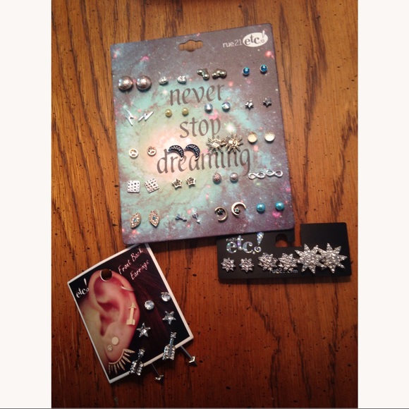 Rue21 Jewelry - 💥SALE💥 🔴2/$10🆕Bundle of Rue21 Silver/Gold Tone Earrings